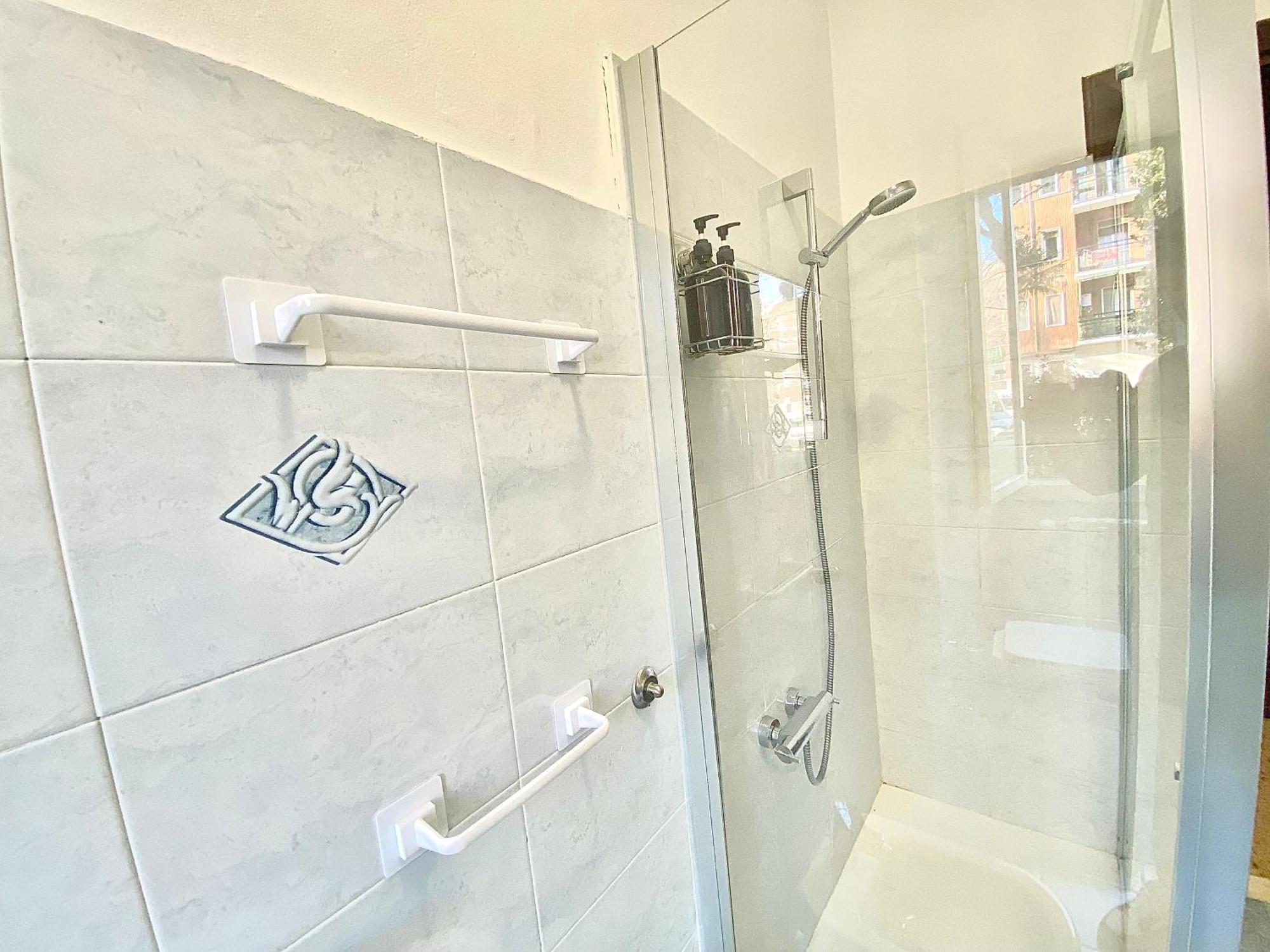 Апартаменти Navigli Style, Tra Metropolitana Famagosta, Comfort E Modernita Мілан Екстер'єр фото