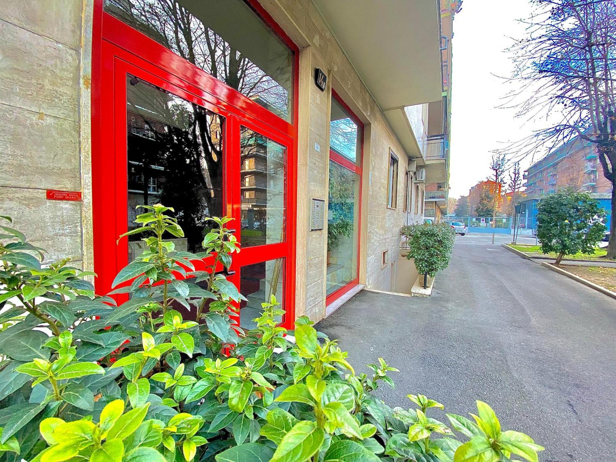 Апартаменти Navigli Style, Tra Metropolitana Famagosta, Comfort E Modernita Мілан Екстер'єр фото